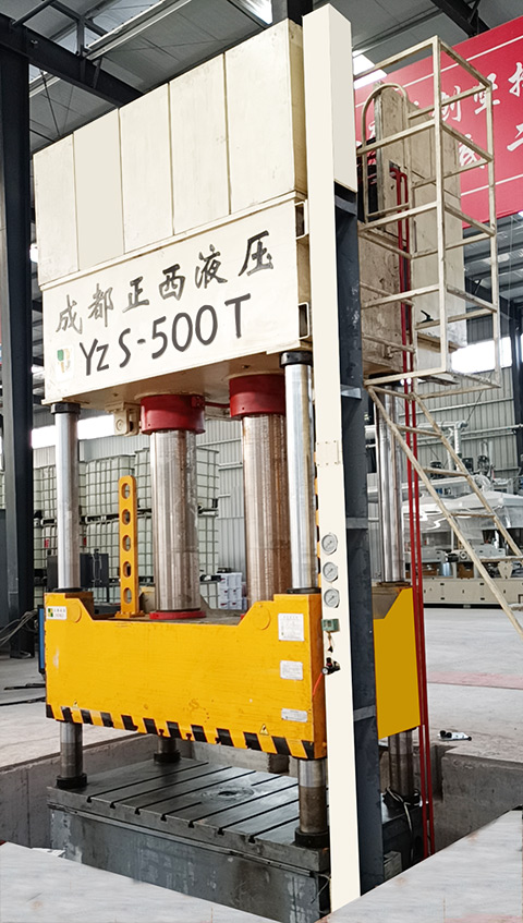 今天小編要分享的是500噸四柱液壓機再次被客戶復購，成功交貨的案例。